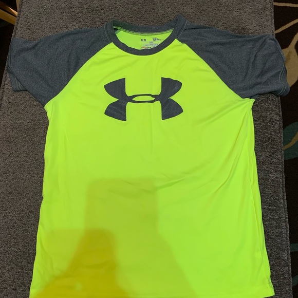 Under Armour Other - Under Armour Youth Top.